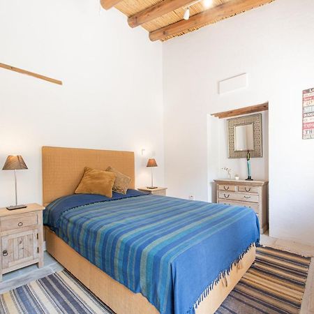 The Carob Tree Villa - Rustic Luxury Home With Access To Pool And Restaurant ラルナカ エクステリア 写真