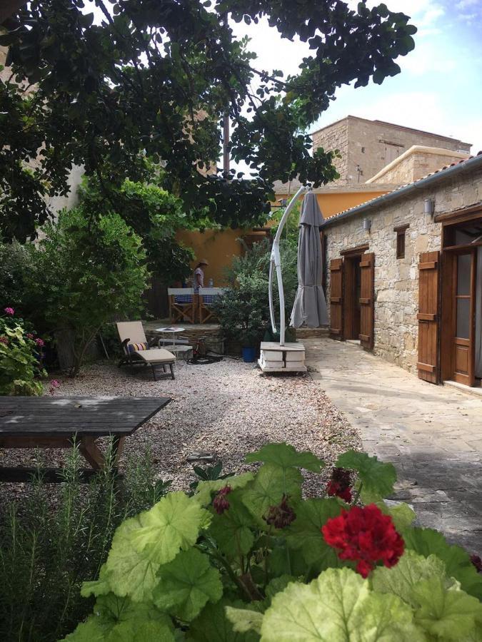 The Carob Tree Villa - Rustic Luxury Home With Access To Pool And Restaurant ラルナカ エクステリア 写真