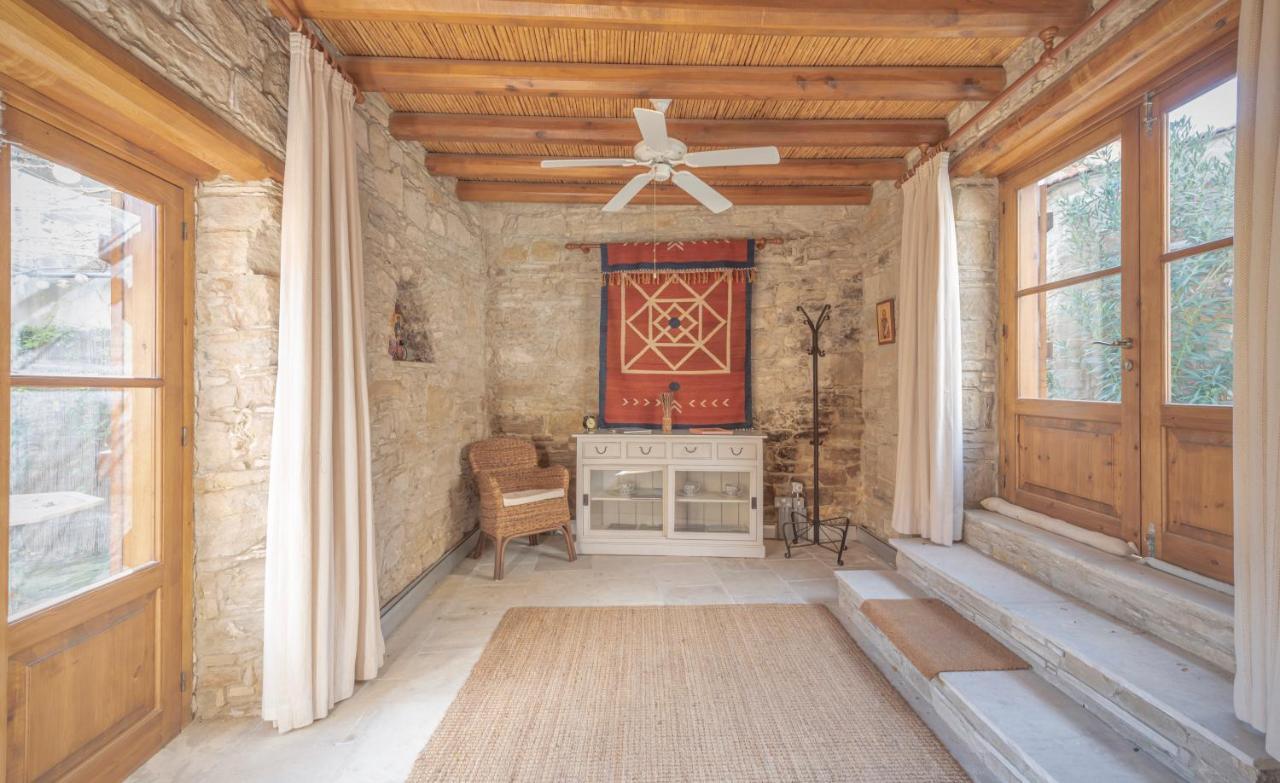 The Carob Tree Villa - Rustic Luxury Home With Access To Pool And Restaurant ラルナカ エクステリア 写真