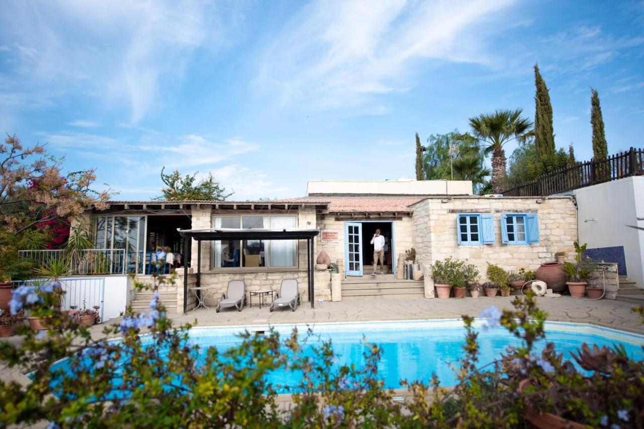 The Carob Tree Villa - Rustic Luxury Home With Access To Pool And Restaurant ラルナカ エクステリア 写真